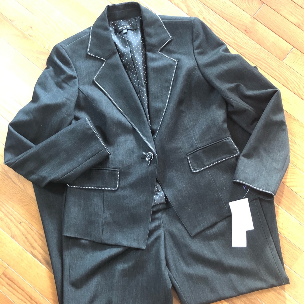 NWT Nine West 2 Piece Pant Suit Size 10
